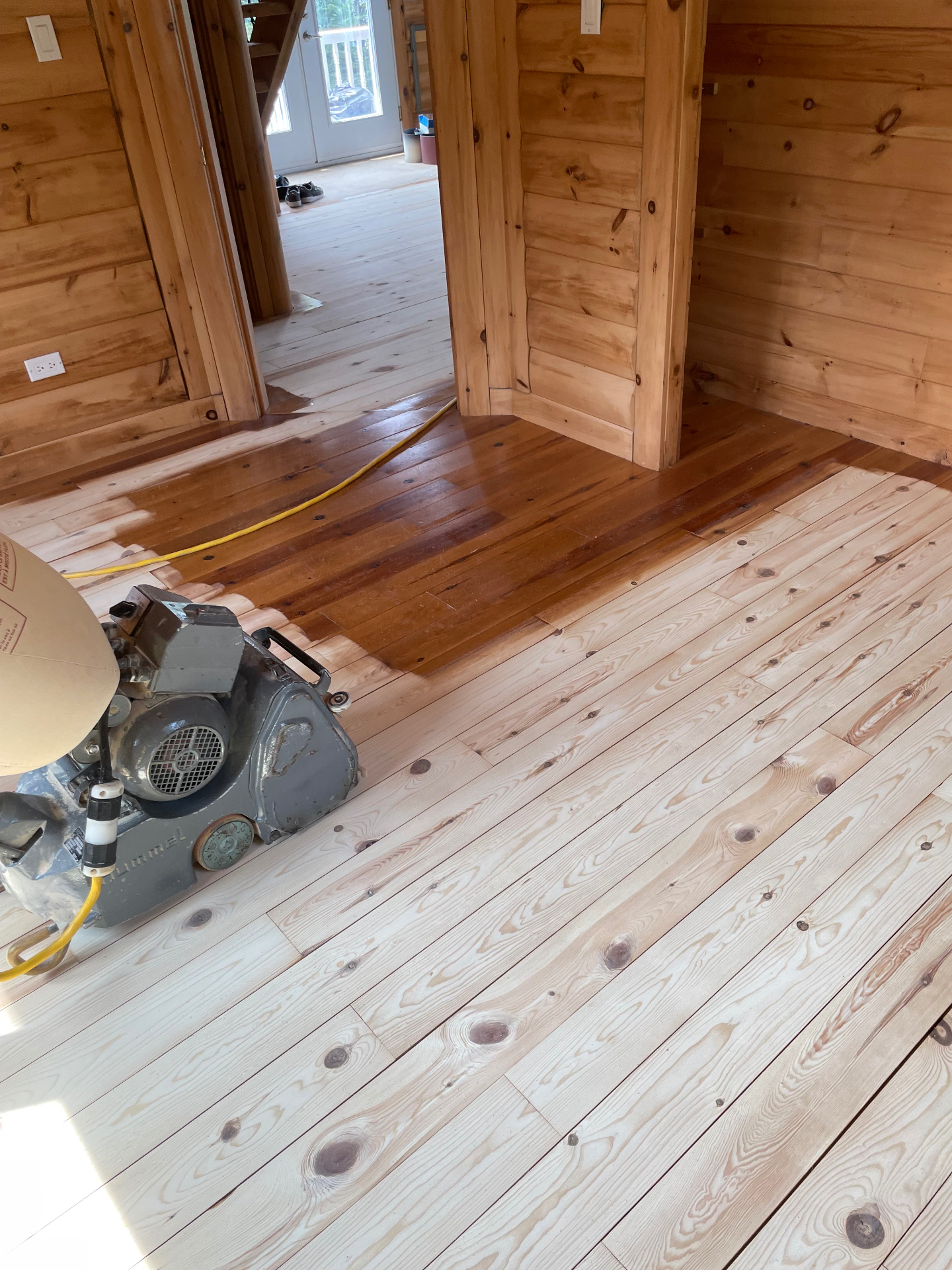 Sablage sans poussière d'un plancher de bois franc